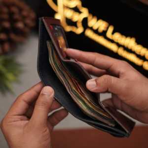 No. Cartera de Lujo Triple con Protección RFID, Cuero Vacuno de Grano Completo, Hecha a Mano, Azul y Borgoña - Product Image 2