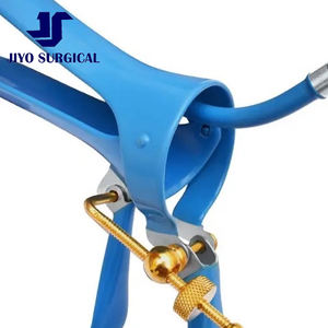 Espéculo vaginal de tornillo lateral de alta calidad con tubo de evacuación de humo Instrumentos quirúrgicos aislados azules - Product Image 3