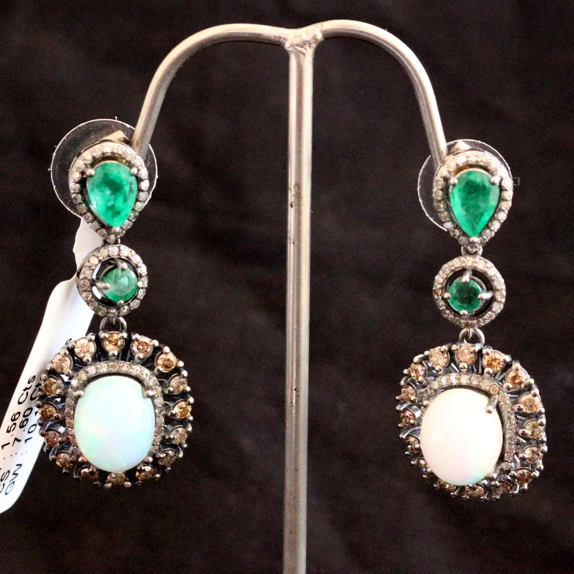 Orecchini pendenti in oro bianco 18K con materiale principale smeraldo e diamante coltivato in laboratorio e gioielli in pietra orecchini vittoriani tradizionali