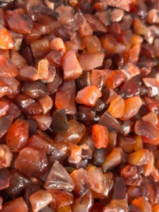 Pierres naturelles de cornaline en éclats, pierres précieuses rouges orangées, éclats de cristal, pierres minérales décoratives, vente en gros en vrac - Product Image 2