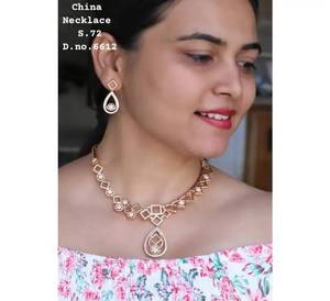 สร้อยคอหินโมโนไซต์ชุบทองแบบไม่เจียระไนพร้อมรูปทรงมงกุฎชุดแบบดั้งเดิมชุดใส่และของขวัญงานแต่งงานอินเทรนด์การออกแบบที่หรูหรา - Product Image 1