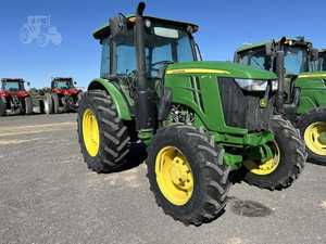 Tracteur agricole d'occasion 110 CV 4RM avec faucheuse rotative pour moteur - Product Image 4