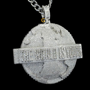 Le plus unique pendentif planète personnalisé Hip Hop en argent sterling 925 fabriqué à partir de diamants ronds et taille baguette Vvs Clarity Lab Grown - Product Image 3