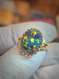 แหวนหมั้นวินเทจเงินแท้ 925 ชุบทอง ประดับโอปอลดำธรรมชาติจากเอธิโอเปีย คุณภาพ AA พร้อมพลอยอินเดีย - Product Image 2