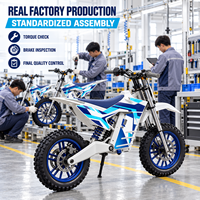 Moto électrique tout-terrain 48V, vitesse maximale 35-45 km/h, style Mecha bicolore blanc-bleu avec moteur sans balais