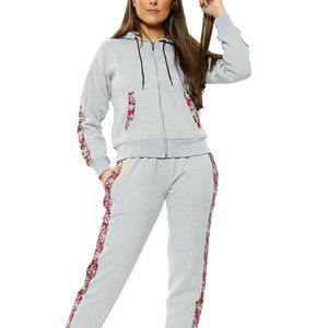 Ensemble de survêtement décontracté deux pièces pour femme, dernière conception avec logo imprimé, idéal pour l'automne et l'hiver - Product Image 3