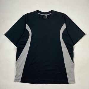 T-shirt en maille respirante personnalisable avec logo sur mesure, style urbain, coupe ajustée, méthodes d'impression sérigraphique et hydrographique, haut de gamme - Product Image 4