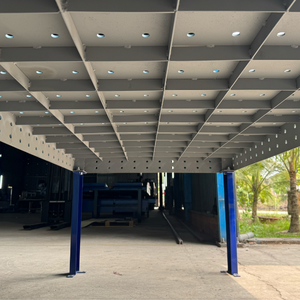 Table de soudage professionnelle en acier pour la fabrication de métaux, structure en acier perforé renforcée par une grille interne et pieds en acier rigides - Product Image 6