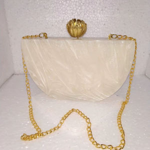 Pochette élégante en résine pour femmes, avec une construction durable, légère et parfaite pour les fêtes, accessoires pour femmes en solde - Product Image 1