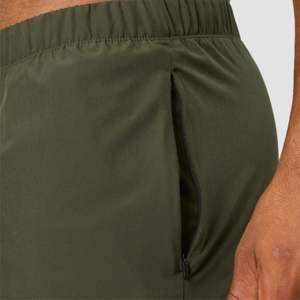 Cómodos pantalones cortos de entrenamiento para hombre con bolsillos: ideales para gimnasio, correr y entrenamientos diarios - Product Image 5