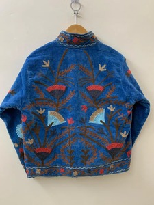 Veste brodée à la main en velours Suzani Vêtements pour femmes Manteau Suzani Broderie Veste courte en coton pour femmes - Product Image 4