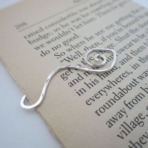 Marcapáginas de Metal Contemporáneo para Accesorios de Libros Modernos que Mejora la Experiencia de Lectura con un Toque Metálico - Product Image 2