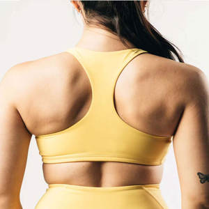 Logotipo personalizado Gimnasio Fitness Entrenamiento Yoga Crop Top Secado rápido Liso Cuello bajo Mujeres Deportes Sujetador de compresión con relleno - Product Image 2