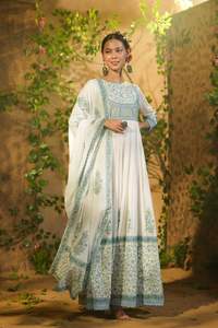 Vêtements indiens Costume Anarkali en rayonne et coton pour femme pour une tenue de fête disponible au prix de gros depuis l'Inde - Product Image 3