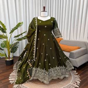 VASTRA COTTAGE Kurti Pantalón con Bordado de Seda Fendy Pesado con Dupatta, Trabajo de Hilo y Lentejuelas, Diseño Étnico para Fiestas, Ropa para Mujer - Product Image 6