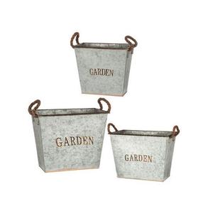 Jardinière galvanisée rustique avec des motifs en relief pour ajouter une touche vintage au porche ou aux sièges extérieurs - Product Image 6