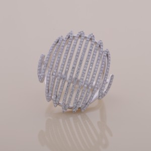 Bague de cocktail de luxe à large bande, en or blanc 14 carats, or rose et or jaune, avec diamants ronds multi-rangs - Product Image 1
