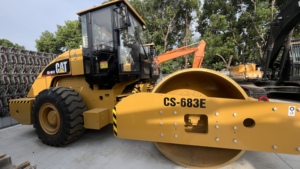 Compacteur vibrant d'occasion CAT CS-683E 18 tonnes en stock - Product Image 2