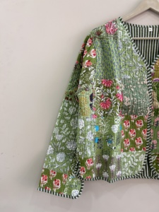Chaqueta Reversible Acolchada de Algodón con Patchwork Tradicional para Mujer - Product Image 4