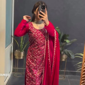 Hermosa ropa de boda Terciopelo Top -Pent Dupatta con bordado Brillo Trabajo - Product Image 1