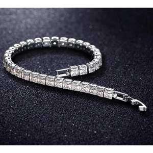 สร้อยข้อมือห่วงโซ่เทนนิสเพทายทองเหลืองของผู้หญิงแบบดั้งเดิมเครื่องประดับฮิปฮอปของผู้ชายสร้อยข้อมือเทนนิสประดับเพชร CZ สีเงินสีทอง - Product Image 3