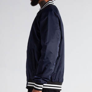 Nouveau design de veste universitaire en gros pour hommes avec contraste de couleur rouge et noir Letterman College Baseball Bomber veste d'hiver - Product Image 2