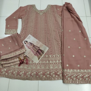 Traje de Georgette de zorro pesado de diseñador con trabajo de secuencia de bordado estilo tradicional para función de boda o ropa de fiesta - Product Image 5