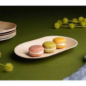 Plateaux ovales en feuille de palmier Areca de qualité supérieure, idéaux pour les restaurants, les hôtels et les repas en plein air. - Product Image 1