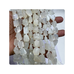 Fabrication de bijoux de qualité supérieure de 8 pouces Pépites à facettes en pierre de lune blanche naturelle Taille 10-12mm Haute qualité env. - Product Image 4