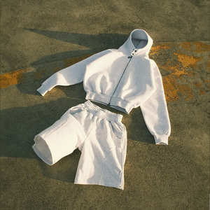 Sudaderas con capucha y cremallera personalizadas para hombre, conjunto de chándal con logotipo de parche bordado, chándal gris, conjunto de dos piezas, sudaderas con capucha y pantalones cortos unisex, conjunto para hombre - Product Image 2