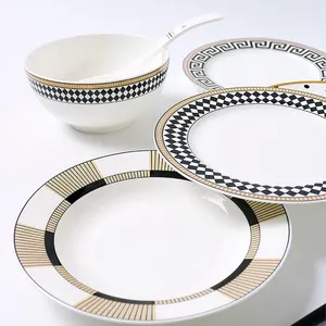Fornitore professionale migliore qualità di lusso Fine Dining Bone China Ceramic Polka Dots posate a righe piatti e piatti per la cena