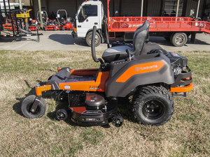 Cortadora de Césped Husqvarna Z254F Edición Especial de 54 Pulgadas con Giro Cero, Motor Kawasaki V-Twin de 23 HP, con Arañazos y Abolladuras, en Venta - Product Image 3