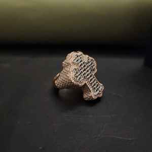 Bague Hip Hop Unique en Acier Inoxydable Plaqué Or 14K avec Moissanite Baguette Tendance Certifiée IGI Unisexe pour les Occasions Spéciales et les Fêtes - Product Image 4