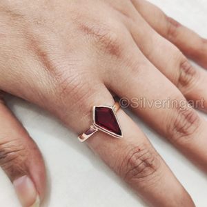 Anillo de mujer, granate Natural piedra preciosa, piedra natal de enero, regalo de Navidad mínimo delicado, anillo pequeño, joyería, anillo de Plata de Ley 925 - Product Image 2