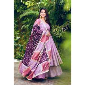 Impresionante Dupatta moderna púrpura bellamente bordada Secuencia de varios tonos trabajo romano Simmer seda secado rápido para Diwali boda - Product Image 1