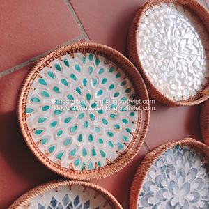 ถาดหวายทรงกลมลายมุกยี่ห้อเวียดนาม สำหรับตกแต่งร้านอาหาร ขายส่ง ราคาโรงงาน รับผลิตแบบ OEM/ODM ผลิตในเวียดนาม - Product Image 4
