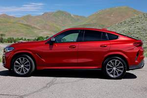 BMW X6 M50i xDrive 2022, 523 hp, V8 biturbo, tracción total, SUV/crossover automático - Product Image 2