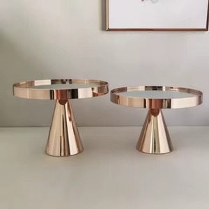 Présentoir à gâteau en métal Présentoir à gâteau en or pour anniversaire et tous les événements Support décoratif pour vente chaude - Product Image 1