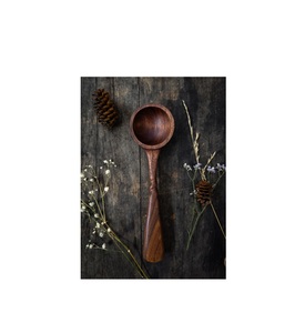 Cuchara de café de madera contemporánea que combina estilo y utilidad, haciendo que las mañanas sean más fáciles para todos en los hogares ocupados de hoy en día. - Product Image 1