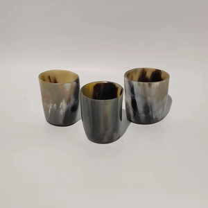 Tasse en corne indienne faite à la main pour boire de la bière polie et sculptée pour les fêtes par l'artisanat en croissant - Product Image 4