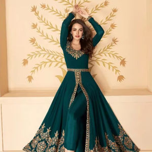 แนวโน้มที่สง่างาม: สุนัขจิ้งจอกหนัก georgette shalwar kameez กับ Jari โซ่เย็บปักและรายละเอียด santoon - Product Image 1