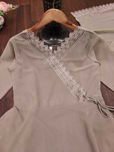 Elegante traje de encaje monocromático tradicional para un hermoso aspecto atemporal para ropa india y pakistaní - Product Image 4