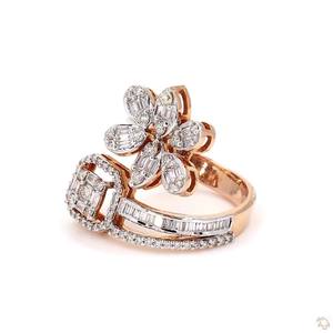 Elegante Anillo de Diamantes de Oro para Mujer con Acabado Brillante, Joyería Elegante para Bodas, Compromisos y Fiestas - Product Image 3