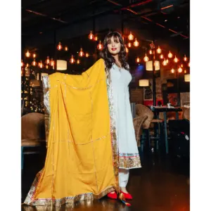 Ensemble de costume en rayonne blanc pour femmes - Product Image 5