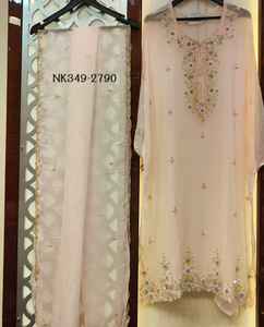 Costumes de créateurs modernes non cousus et semi-cousus vêtements indiens et pakistanais brodés à la main - Product Image 1