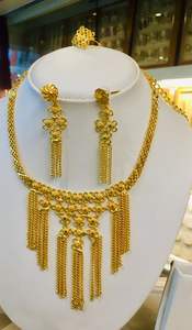 24K chapado en oro Dubai joyería de moda collar conjunto pendientes brazaletes peines broches Material de cobre para EE. UU. - Product Image 2