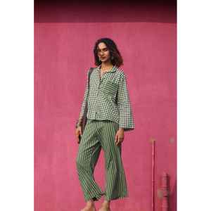 Conjunto de Pijama de Modal Suave Color Verde Salvia con Logotipo Personalizado, Cuadros y Rayas, Ropa de Dormir Informal ODM para Primavera, Cintura Elástica con Cierre de Cordón - Product Image 3