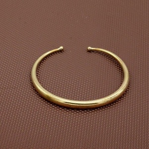 Bracelet de manchette en laiton plaqué argent et or de haute qualité Bracelet de bijoux moderne de conception simple personnalisé pour les femmes et les filles - Product Image 5