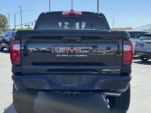 รถกระบะ GM-C Can-yon AT4X รุ่นปี 2026 แบบ Crew Cab ขับเคลื่อน 4 ล้อ สีดำ พร้อมไฟหน้า LED และยาง R20 เกียร์อัตโนมัติ - Product Image 3