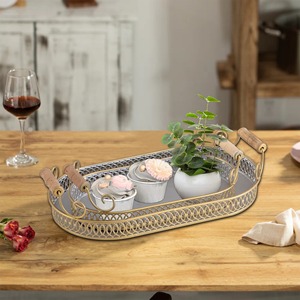 Plateau en métal fabriqué à la main avec finition contemporaine conçu pour les paramètres de table de décoration intérieure ou les cadeaux en toute saison - Product Image 5